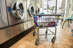 5 Essentials to Bring to the Laundromat